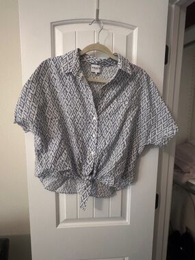 FRNCH Blue & White Tie-Front Patterned Button-Up Blouse